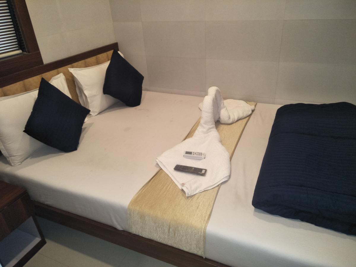 Hotel Avenue Residency Мумбаи Экстерьер фото